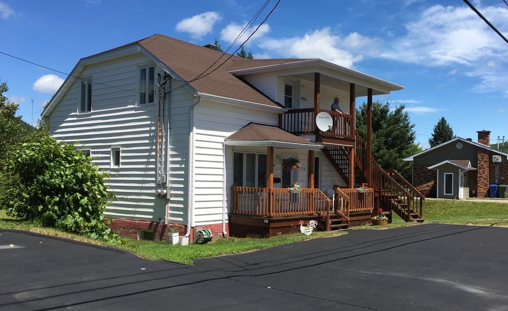 Maison L'Heritage LʼAnse-Saint-Jean Kültér fotó